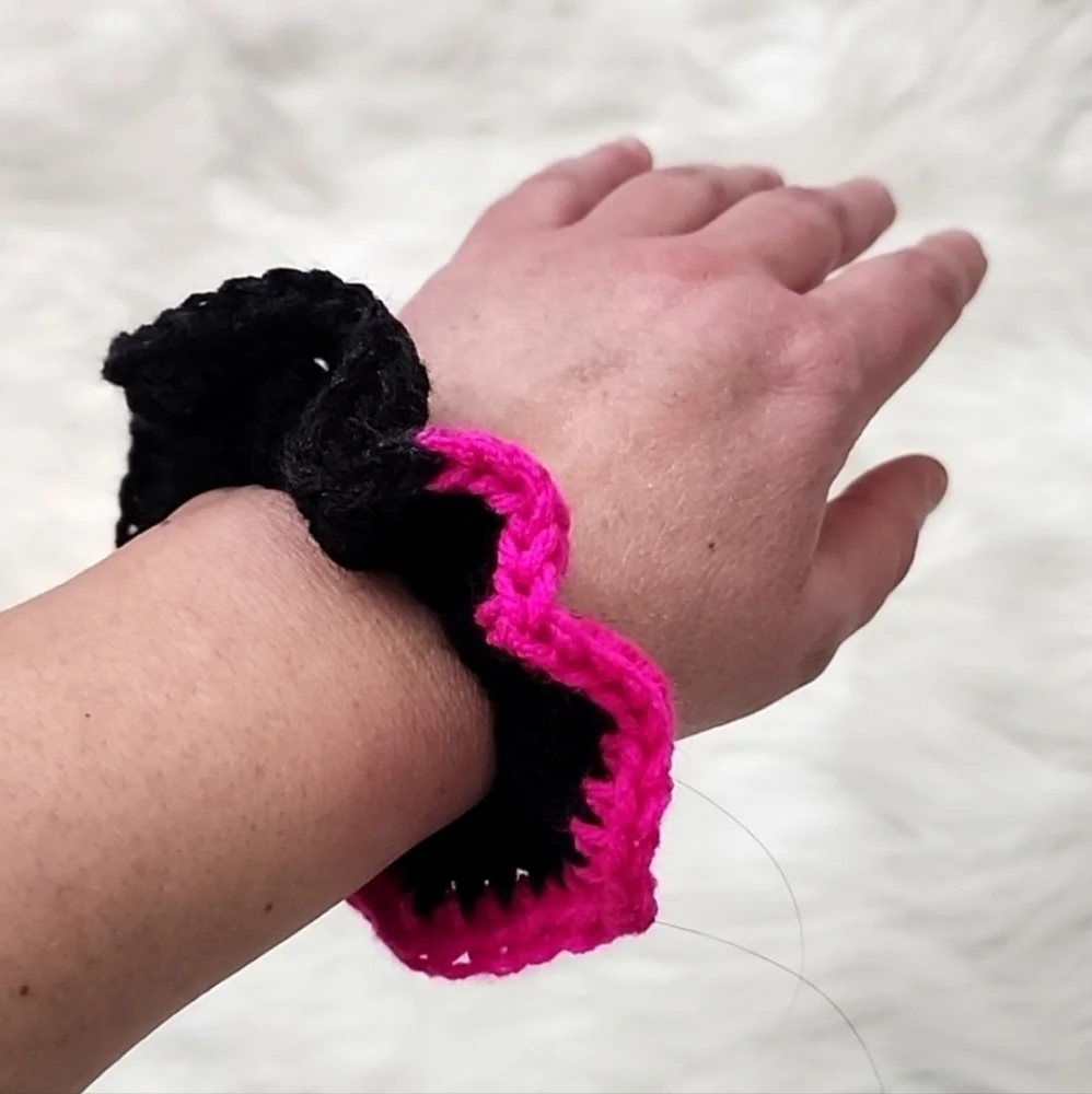 Handmade Textured Crocheted Scrunchies Ponytail Holder Hair Tie Set Of 4 - New